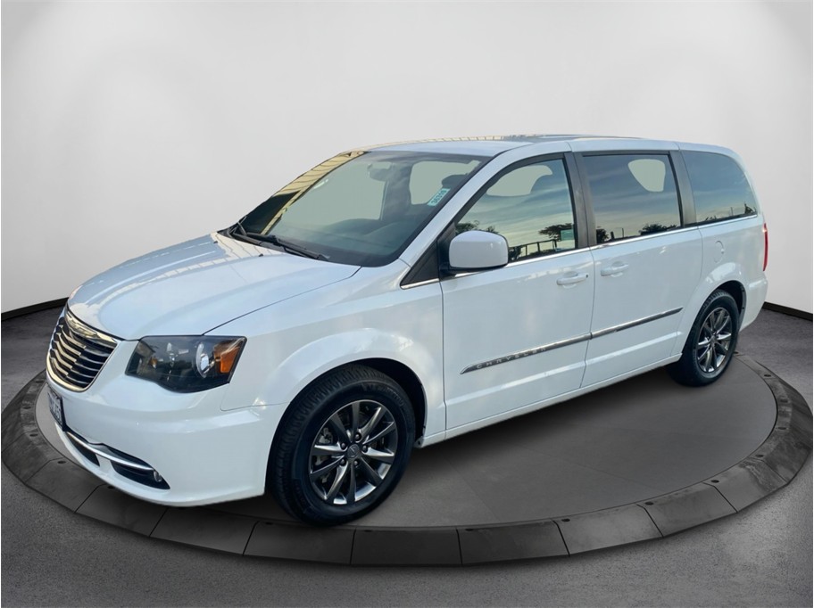 2015 Chrysler Town & Country S's photo