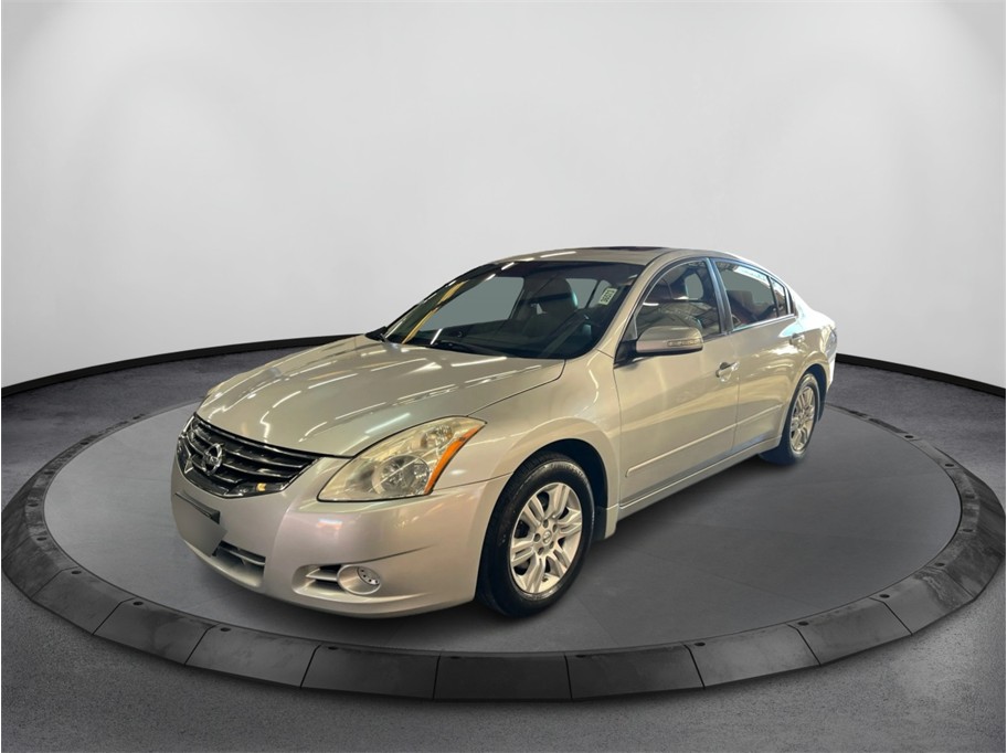 2010 Nissan Altima S's photo