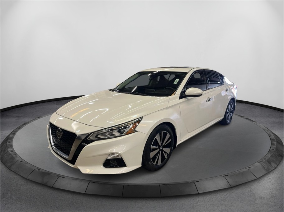 2019 Nissan Altima from Triple Crown Auto Sales - Roseville