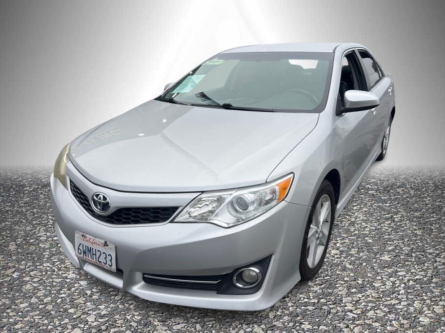 2012 Toyota Camry SE's photo