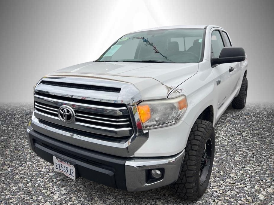 2017 Toyota Tundra SR5's photo