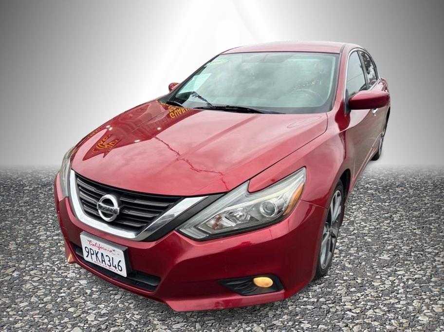 2016 Nissan Altima SR's photo