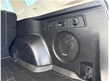 Vehicle Thumb #19