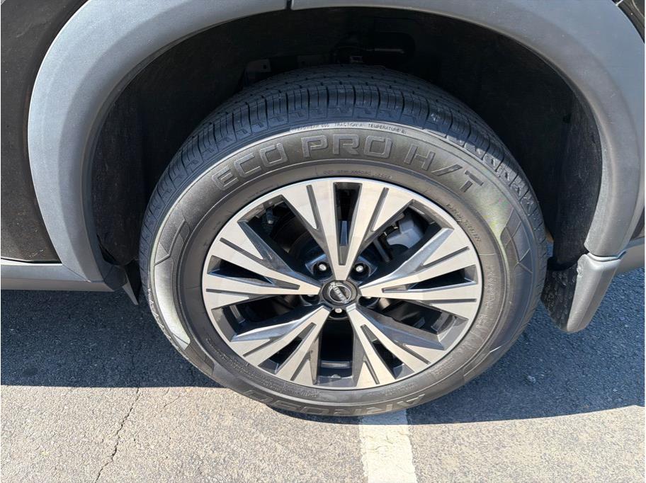 2023 Nissan Rogue SV - Photo 18