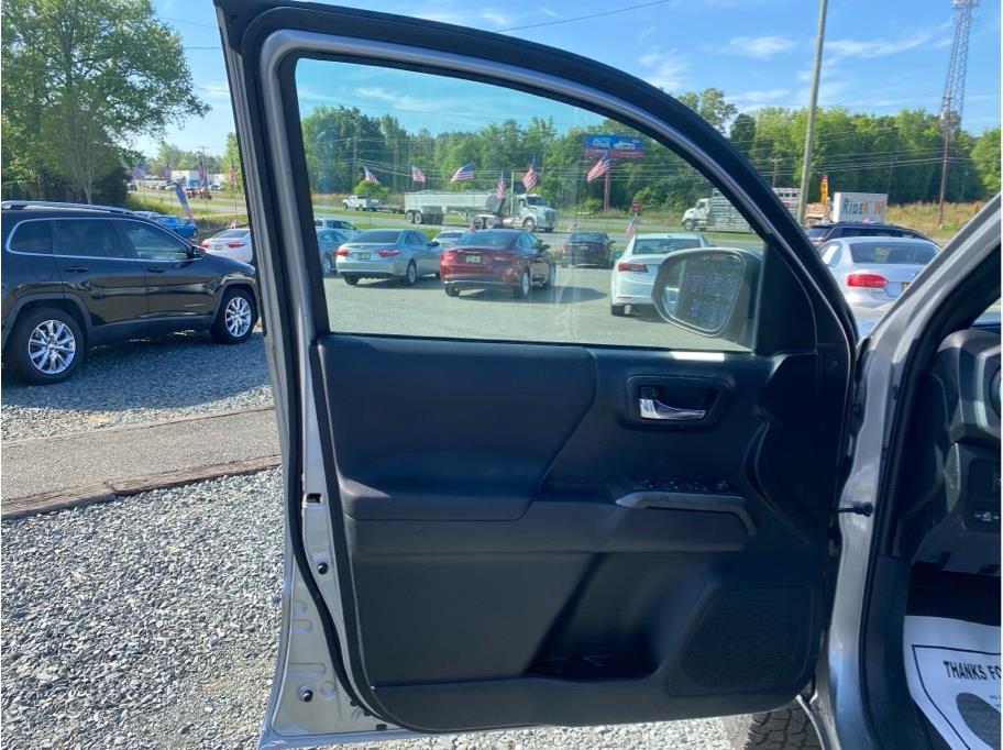 2021 Toyota Tacoma TRD Off Road - Photo 13