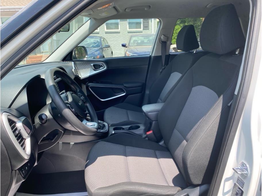 2024 Kia Soul LX - Photo 14