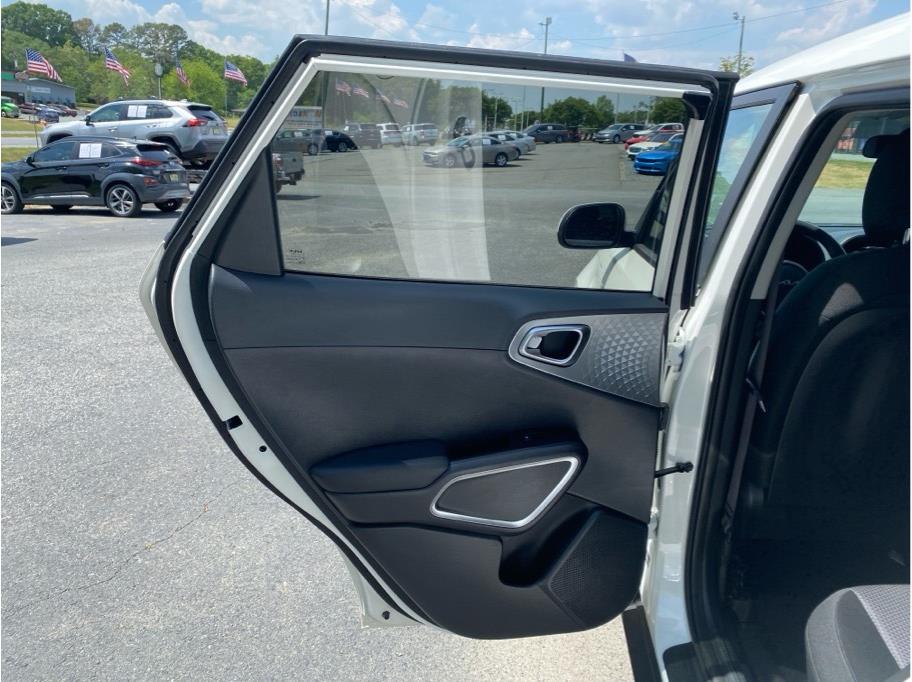 2024 Kia Soul LX - Photo 15