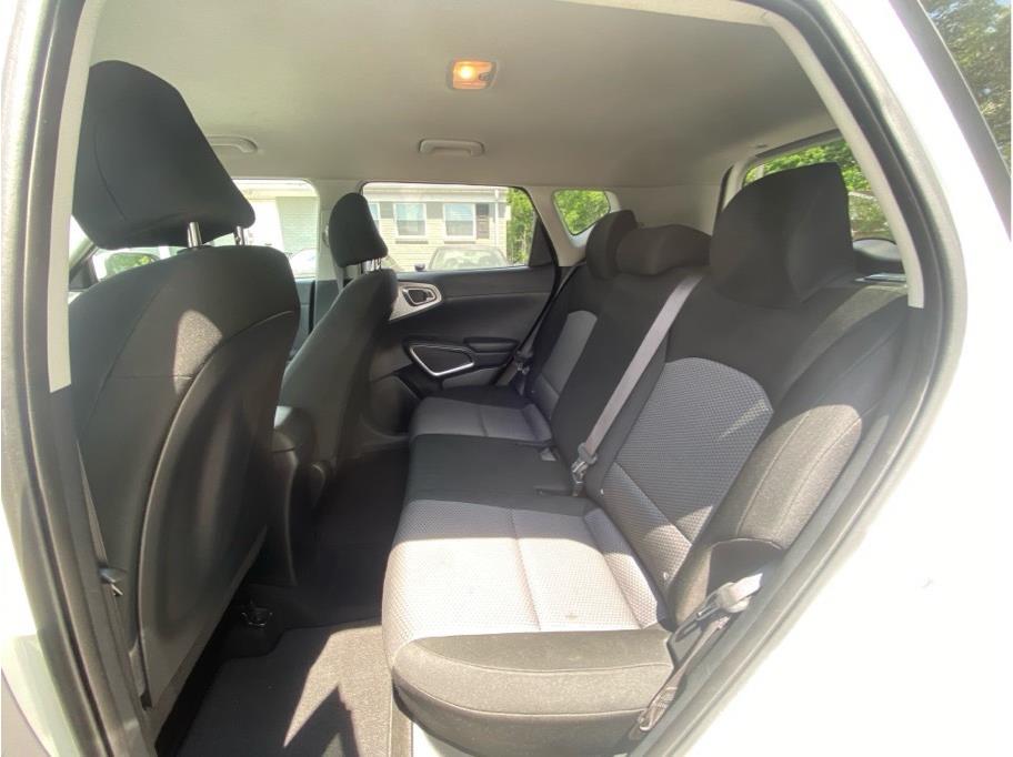 2024 Kia Soul LX - Photo 16