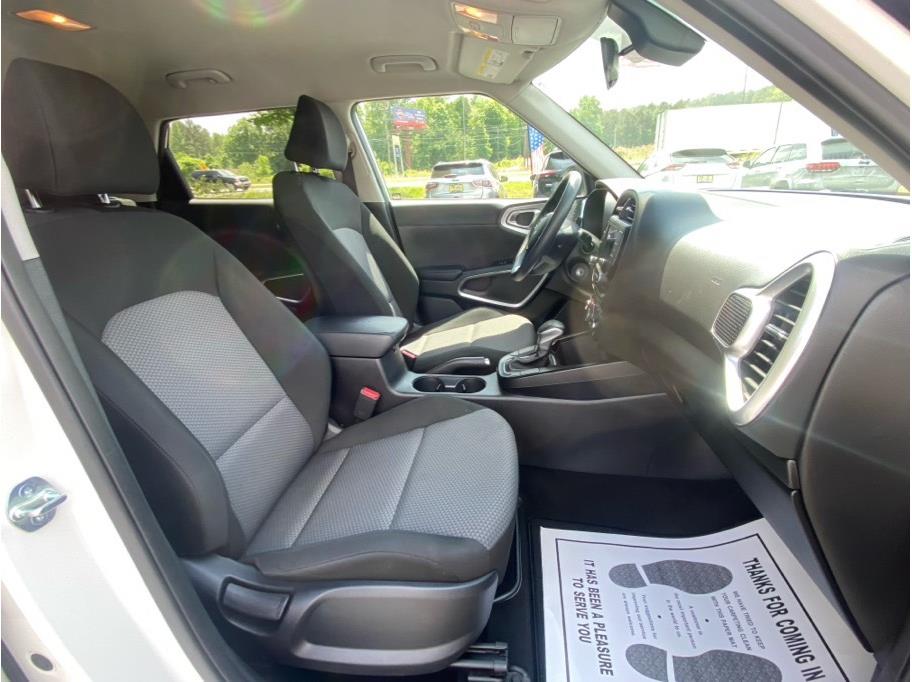2024 Kia Soul LX - Photo 21