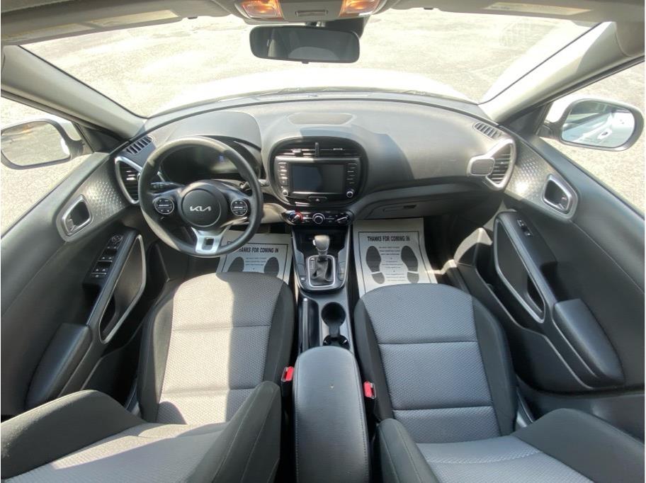 2024 Kia Soul LX - Photo 22