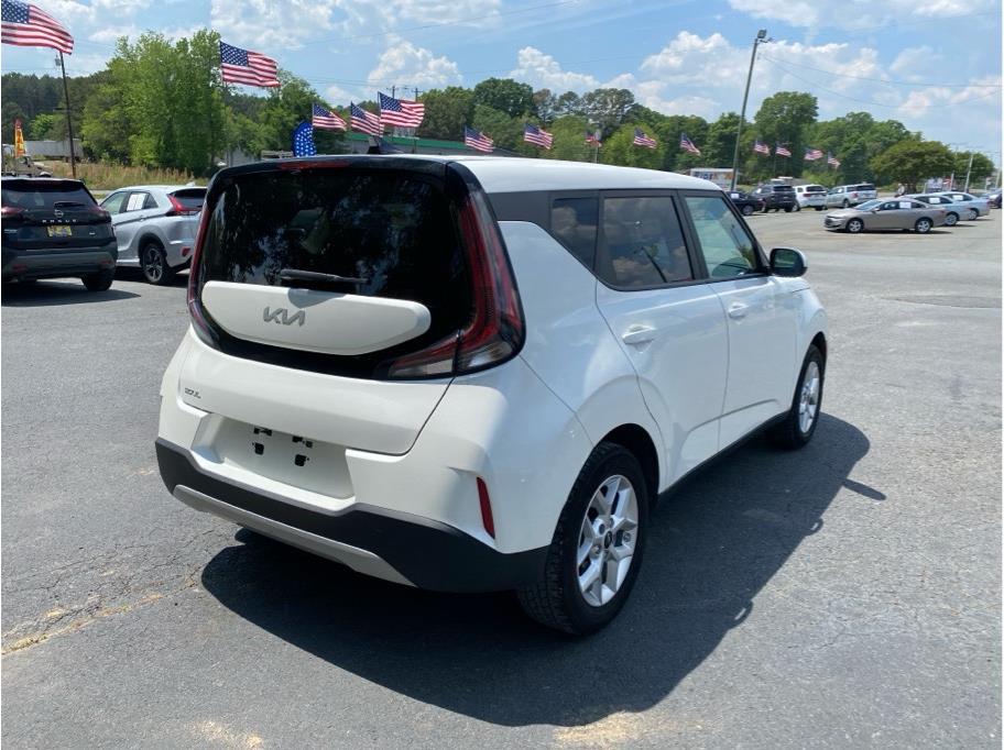 2024 Kia Soul LX - Photo 3