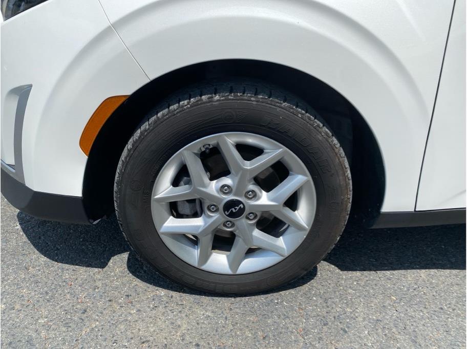 2024 Kia Soul LX - Photo 9