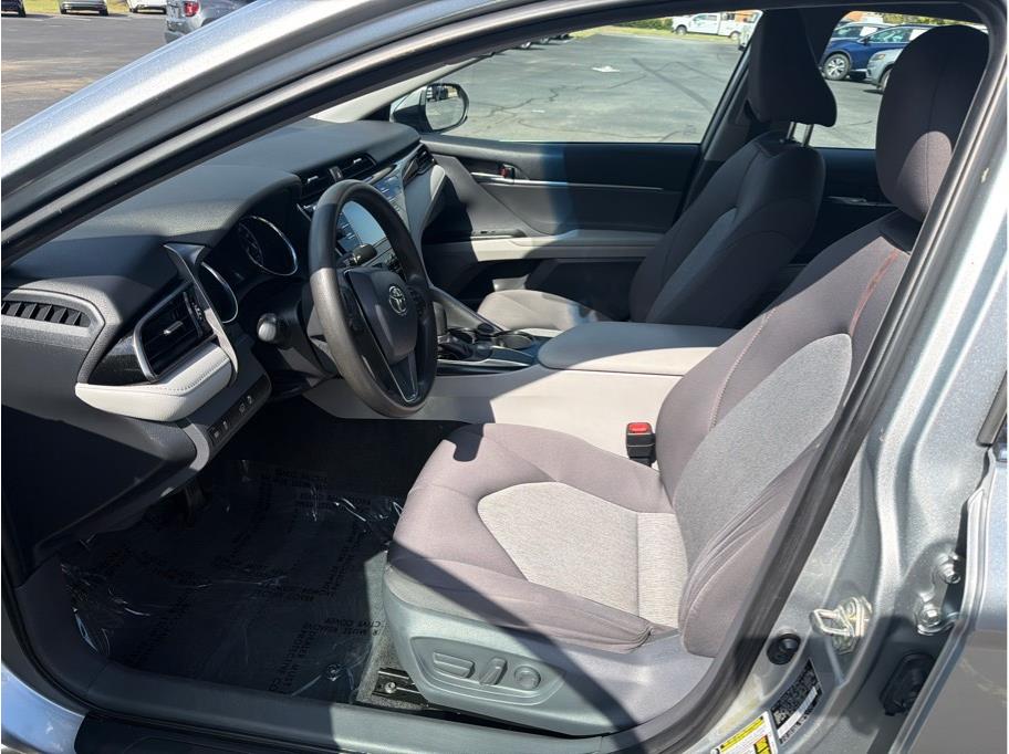 2019 Toyota Camry LE - Photo 10