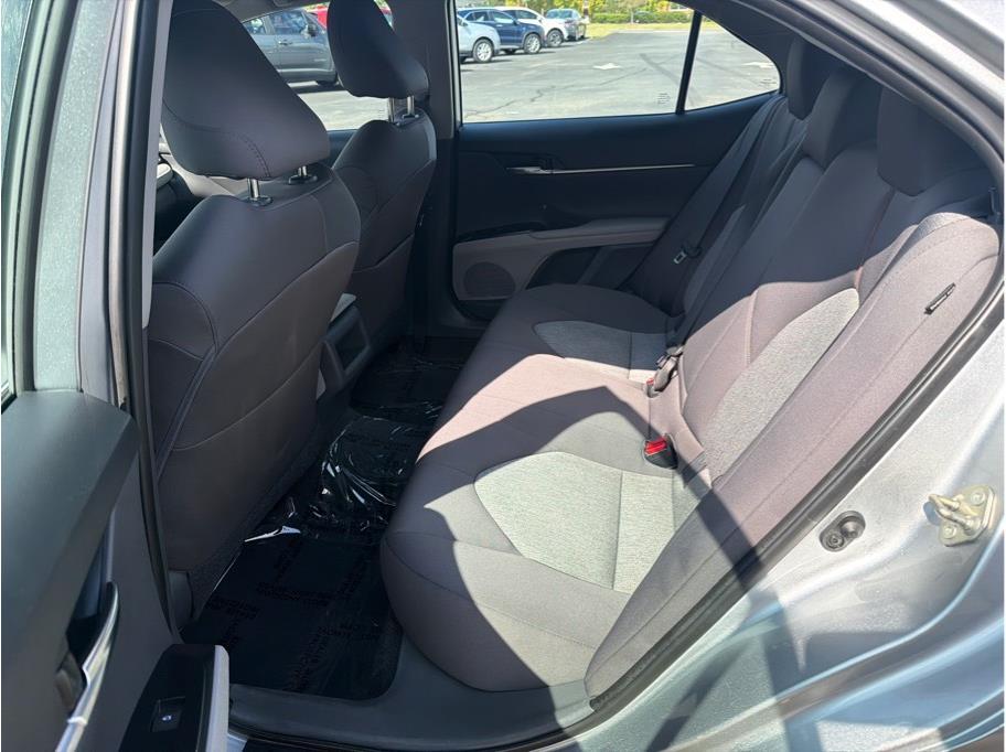 2019 Toyota Camry LE - Photo 12