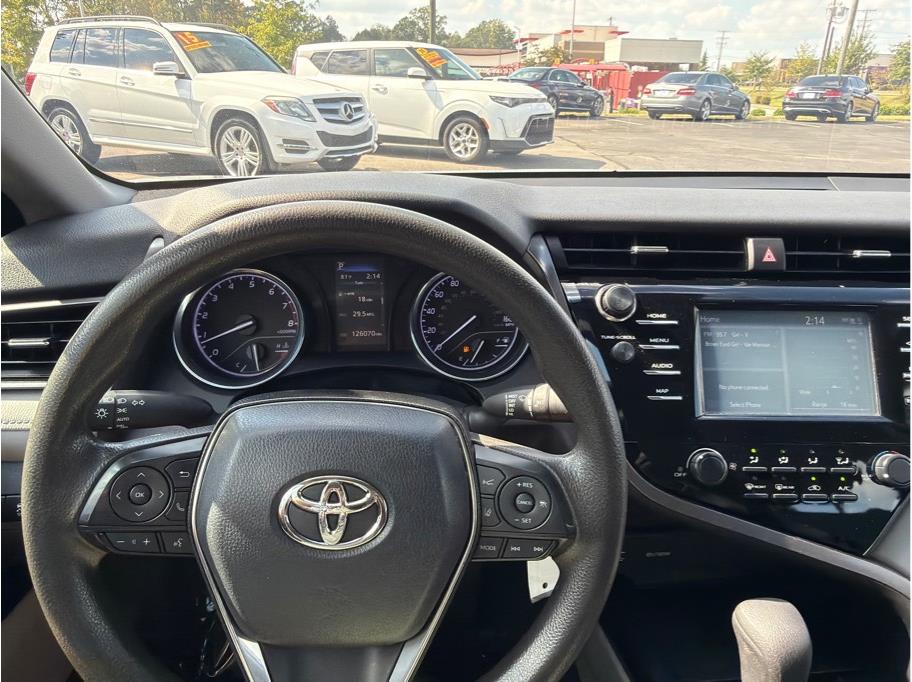 2019 Toyota Camry LE - Photo 13