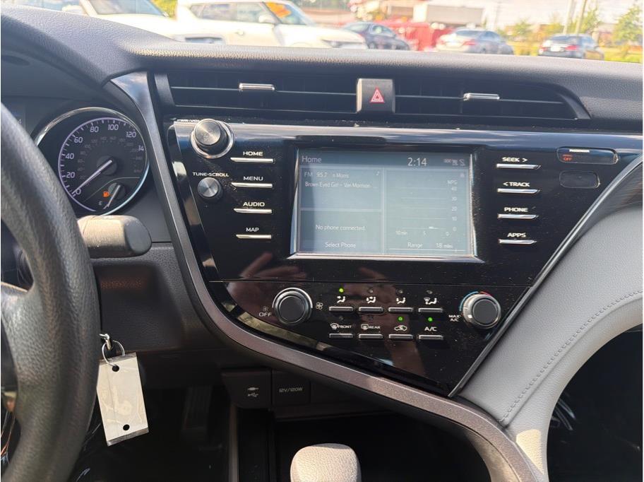 2019 Toyota Camry LE - Photo 15