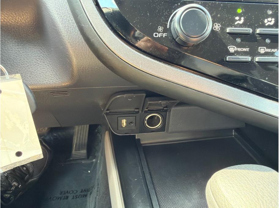 2019 Toyota Camry LE - Photo 17