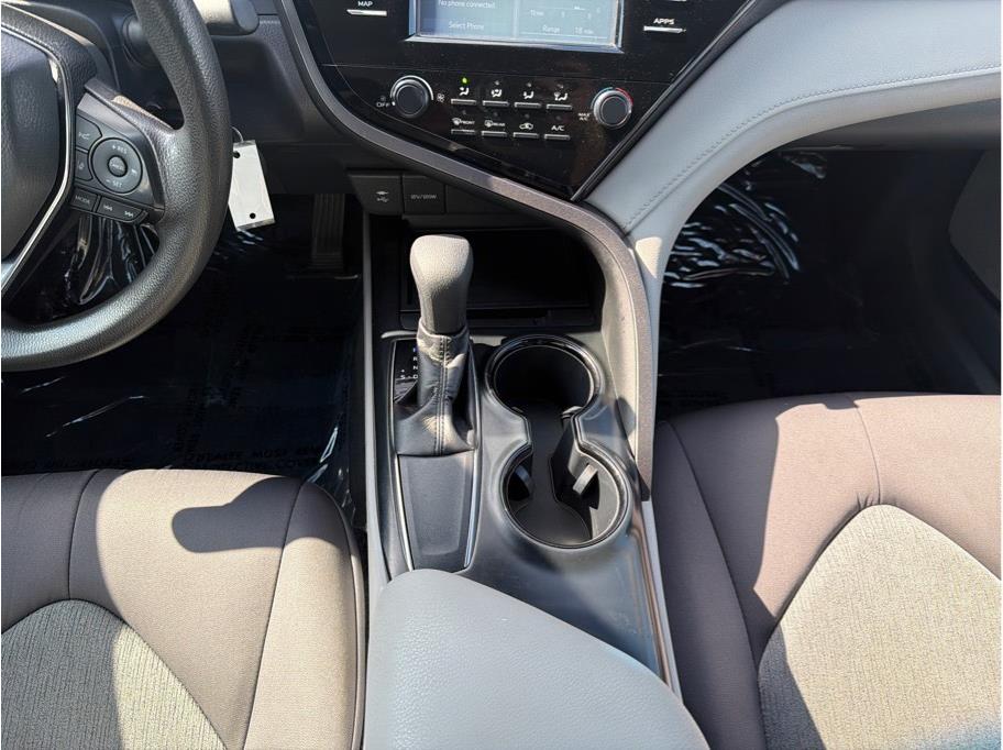 2019 Toyota Camry LE - Photo 18