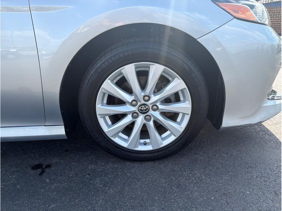 2019 Toyota Camry LE - Photo 22