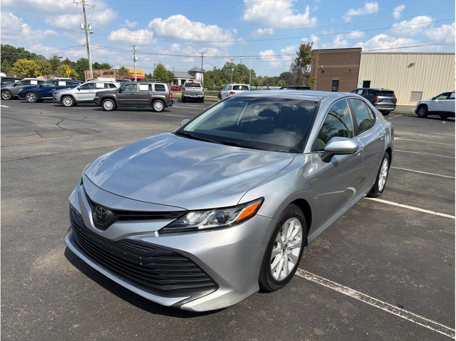 2019 Toyota Camry LE - Photo 3