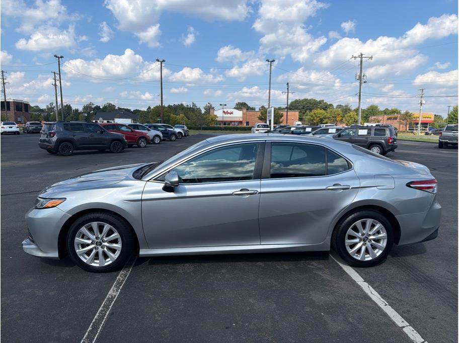 2019 Toyota Camry LE - Photo 4
