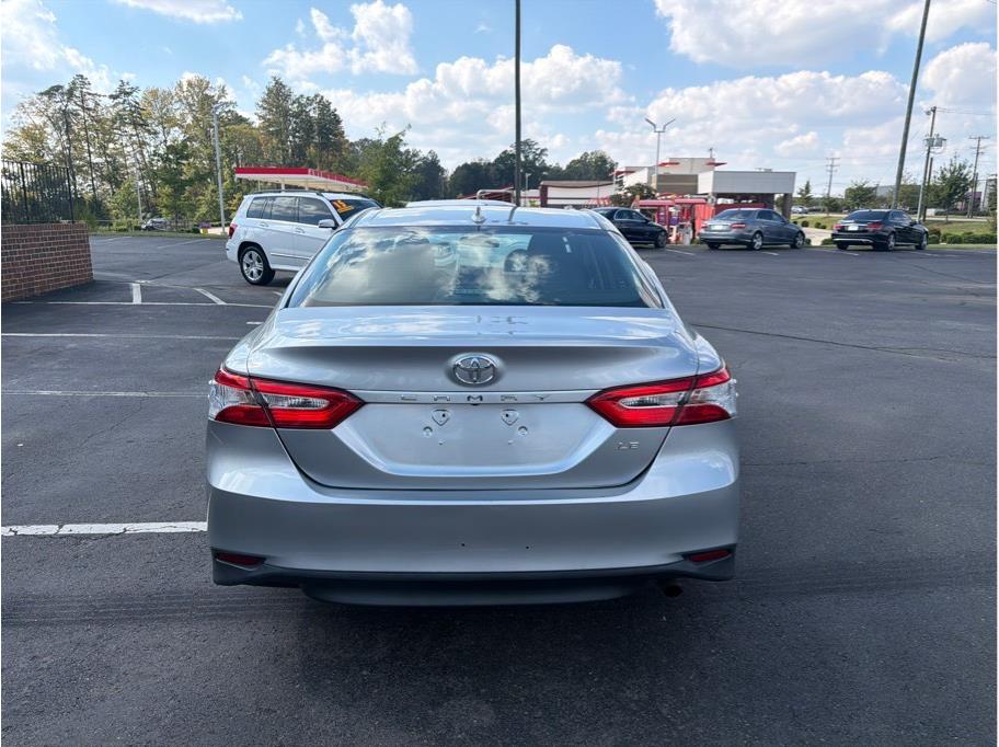 2019 Toyota Camry LE - Photo 6