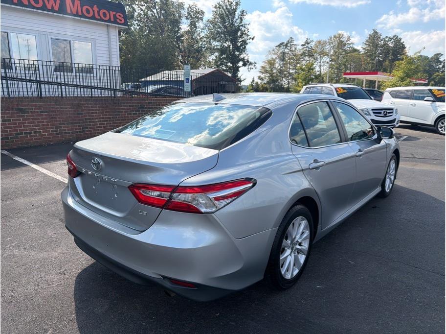 2019 Toyota Camry LE - Photo 7