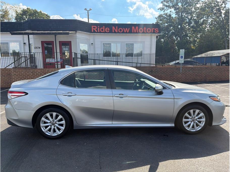 2019 Toyota Camry LE - Photo 8