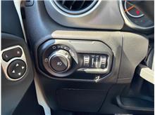 Vehicle Thumb #20