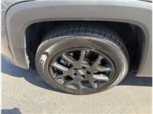 Vehicle Thumb #17