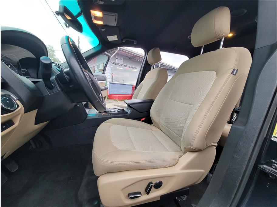 2017 Ford Explorer XLT - Photo 19