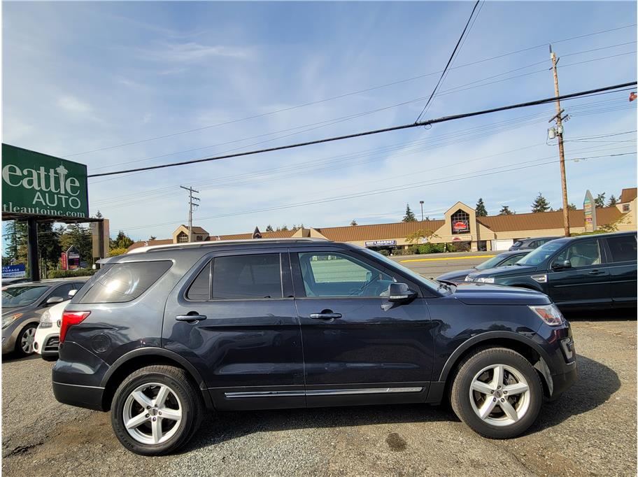 2017 Ford Explorer XLT - Photo 2
