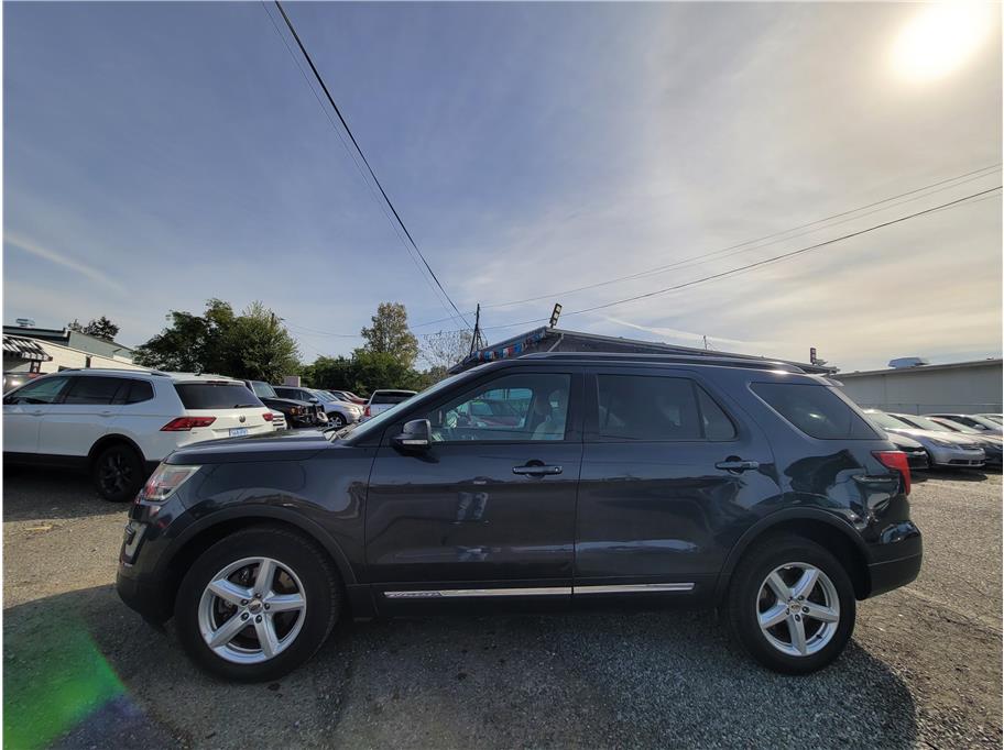 2017 Ford Explorer XLT - Photo 3
