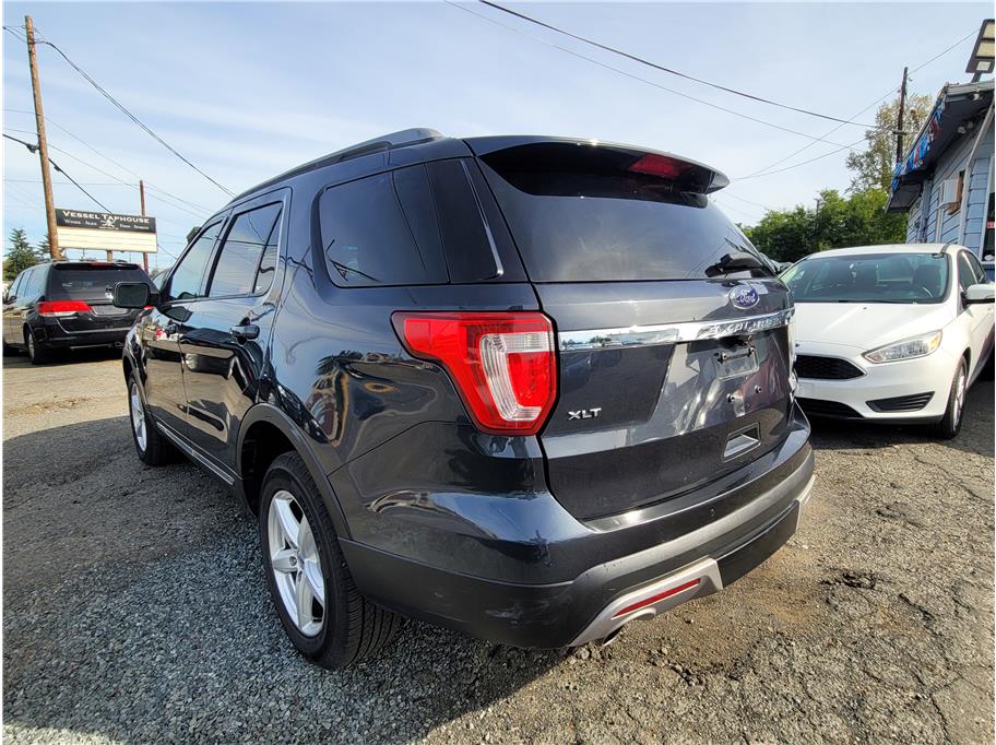 2017 Ford Explorer XLT - Photo 7