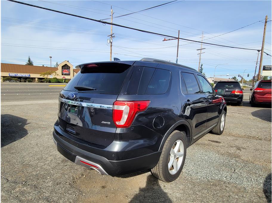 2017 Ford Explorer XLT - Photo 9