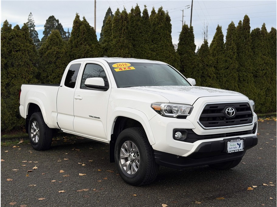 2016 Toyota Tacoma SR5's photo