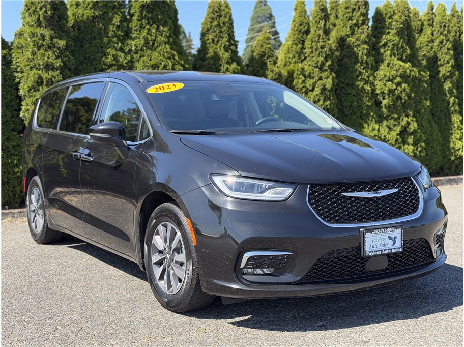 2023 Chrysler Pacifica Hybrid from Payless Auto Sales