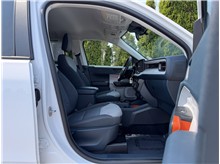 Vehicle Thumb #17