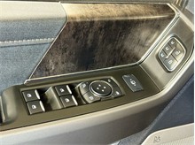 Vehicle Thumb #17