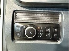 Vehicle Thumb #19