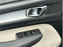 Vehicle Thumb #25