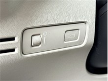 Vehicle Thumb #26