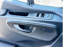 Vehicle Thumb #18
