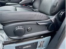 Vehicle Thumb #19