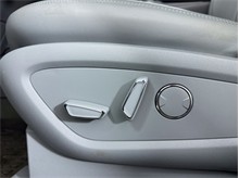 Vehicle Thumb #17