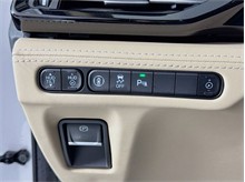 Vehicle Thumb #20
