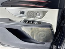 Vehicle Thumb #20