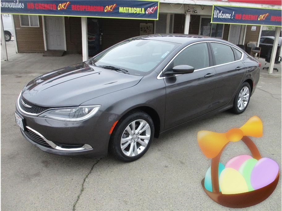 2015 Chrysler 200 from Universal Auto