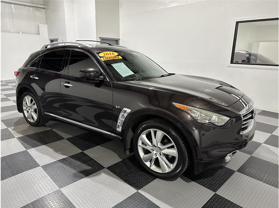 2016 Infiniti QX70 from Auto Resources
