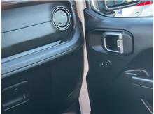 Vehicle Thumb #12